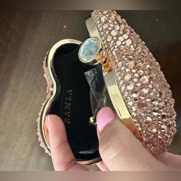 Ramla Champagne Heart Shaped Crystal Clutch/Crossbody NEW - Picture 3 of 6